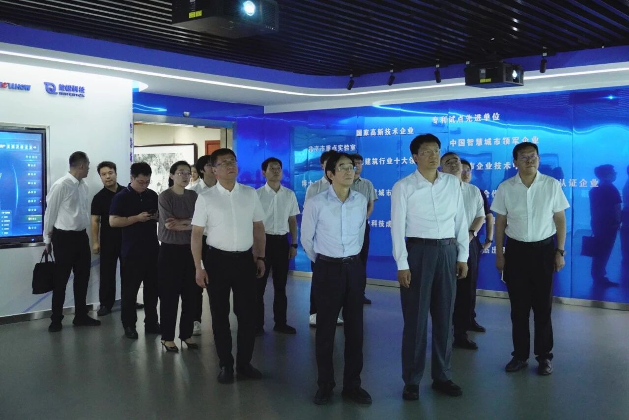 南昌市委副书记、市长高世文调研888集团6008(中国)—以AI赋能韧性城市建设情况